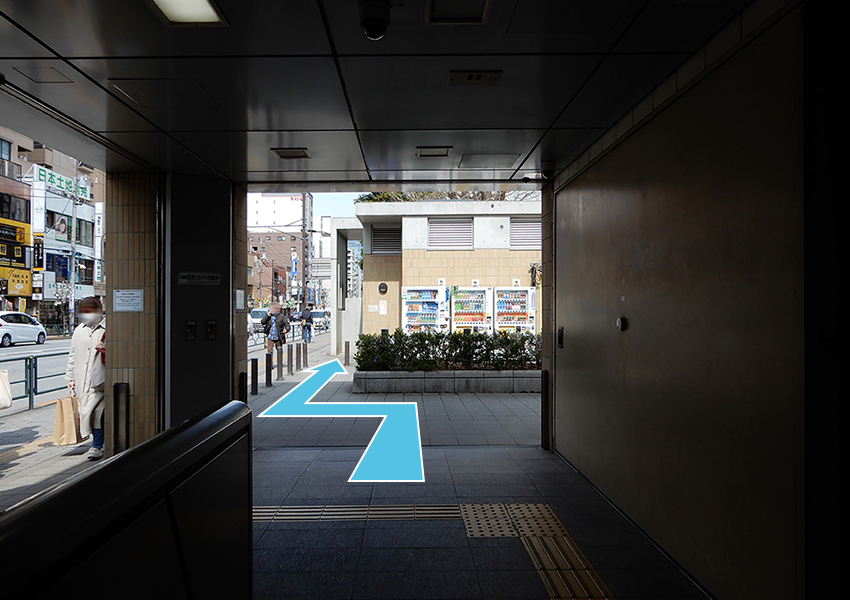 東京メトロ半蔵門線「錦糸町」3番出口を出て道なりにまっすぐ進みます。